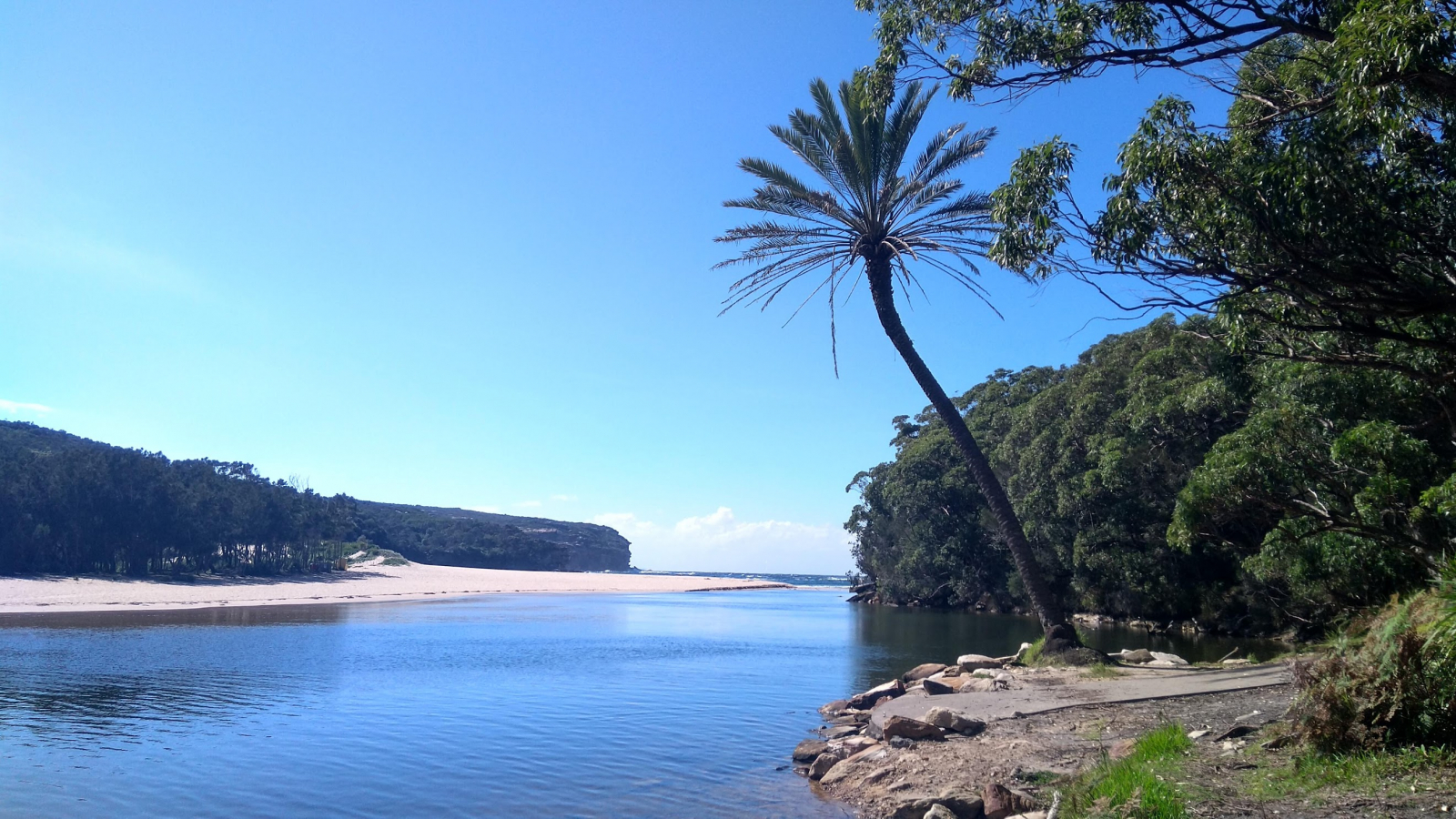 Jacksons Cottage In beautiful Bundeena near the beach.