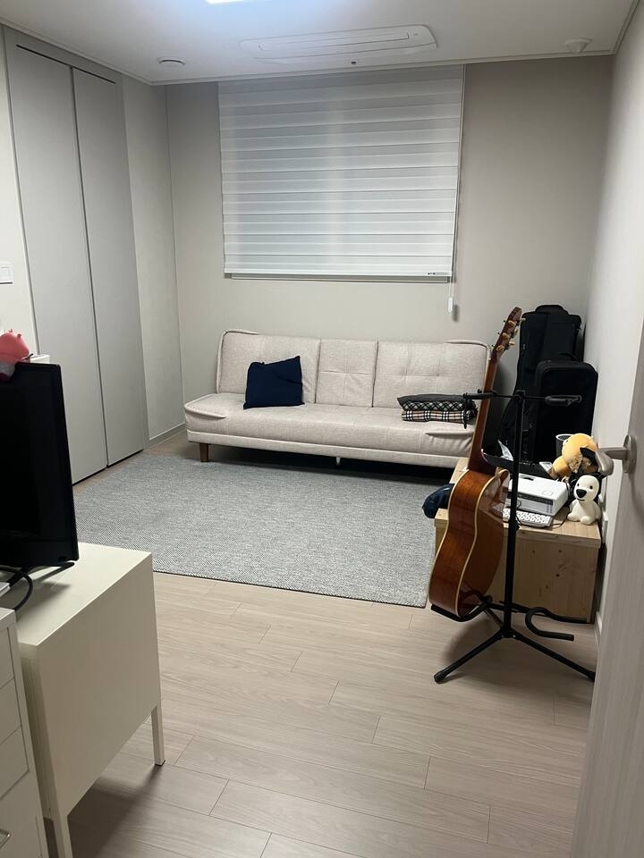 Modern Private Room in a Seoul Apartment near Central Seoul