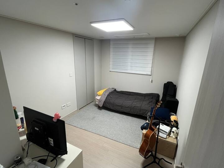Modern Private Room in a Seoul Apartment near Central Seoul