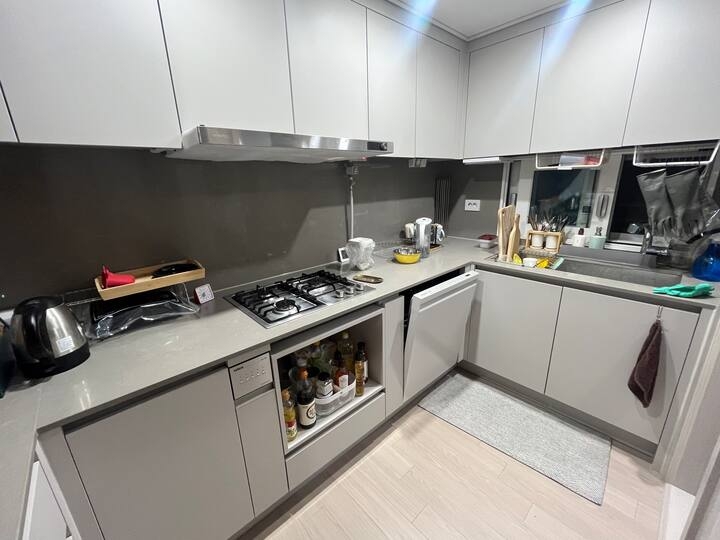 Modern Private Room in a Seoul Apartment near Central Seoul