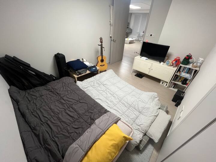 Modern Private Room in a Seoul Apartment near Central Seoul