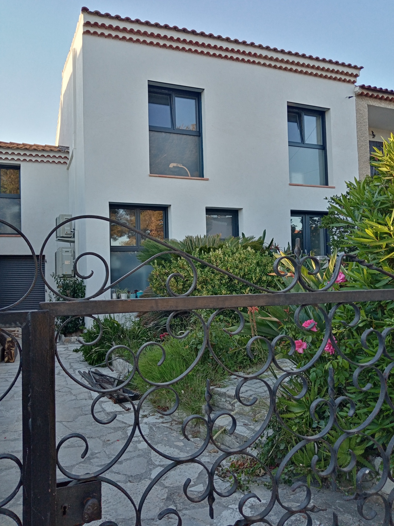 House in Provence 10 minutes walk from the seaside, between Marseille, Aix en Provence and Nice
