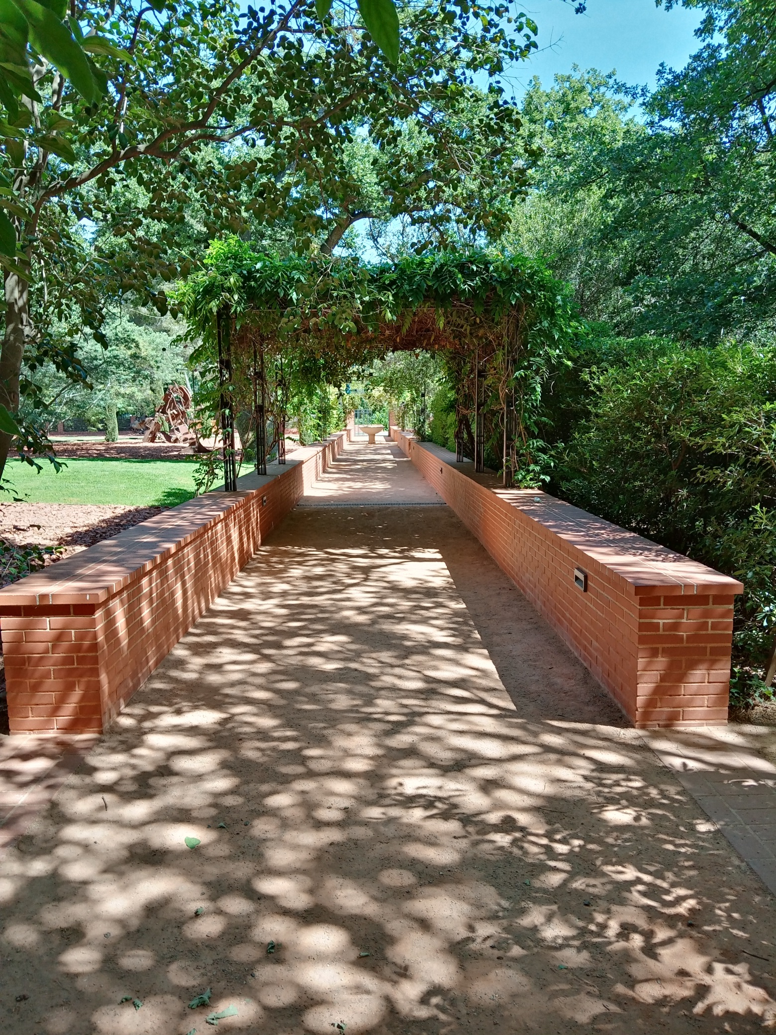 Very beautiful park in Six Fours, "la Maison du Cygne"
