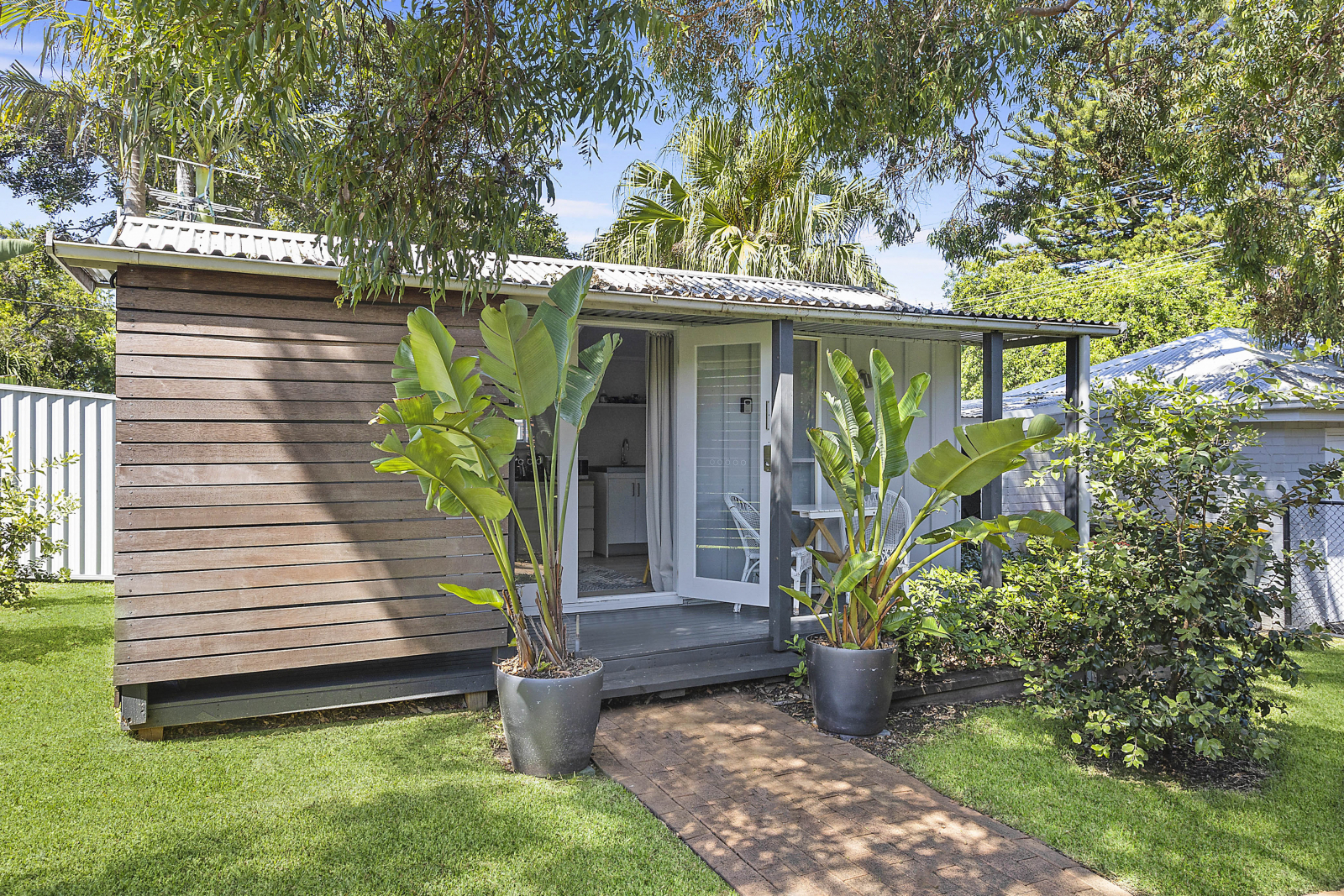 Jacksons Cottage In beautiful Bundeena near the beach.