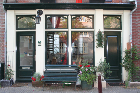 Charming 18th century canal house centre of Amsterdam, Jordaan. Open for exchange 16 to 23 octobre