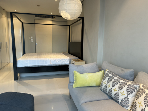 Designer Studio with Singapore River View in CBD