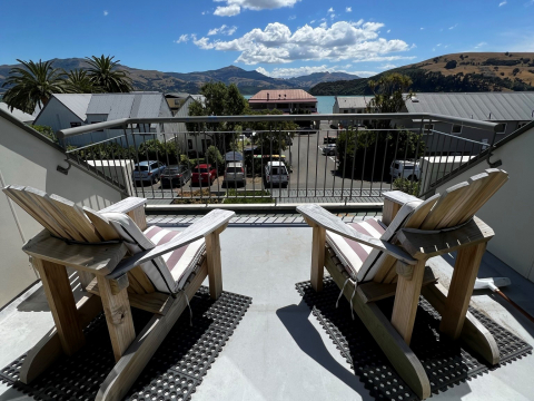 Akaroa central, quiet and very convenient location.  150 metres from waterfront.