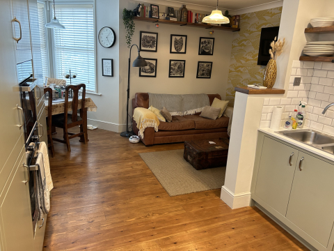 Cosy, comfy home from home in central location.