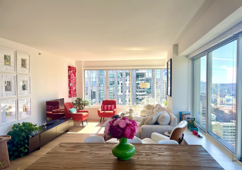 Luxury sunlit apartment in downtown San Francisco. Views of the Golden Gate Bridge and the Bay. Valet parking, gym, pool & rooftop amenities.