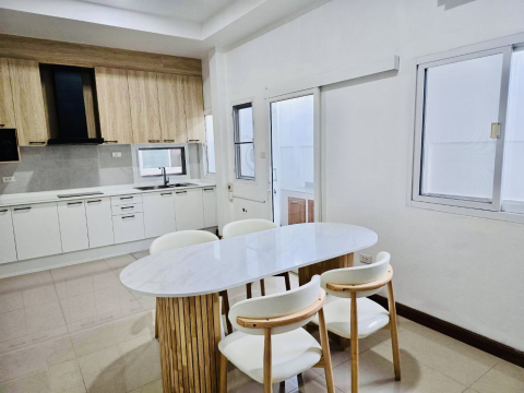 Live like a local in quiet neighborhood of Bangkok