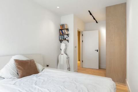 Bright apartment in lovely London neighbourhood