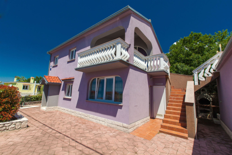 Spacious family apartment with terrace & sea view near Crikvenica