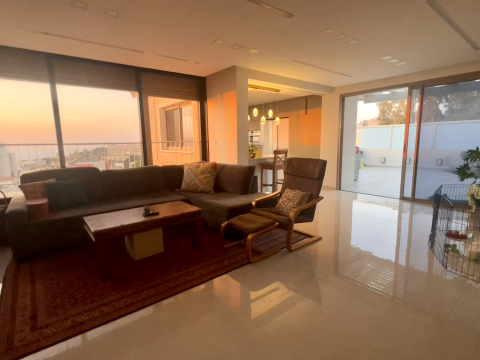 Luxus-Penthouse mit Meerblick und riesiger Terrasse für Sonnen- und Sonnenuntergangsliebhaber!