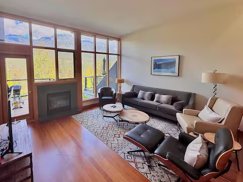 Cozy townhouse minutes from the slopes