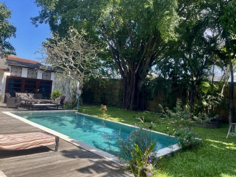 3 slaapkamers familievilla met mooie tuin en zwembad in een rustige wijk van Canggu Bali