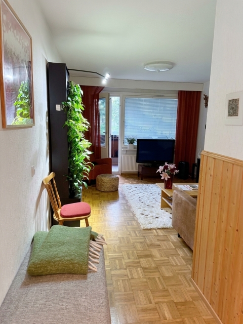 Spacious 3BR apartment next to train station & shopping centre
