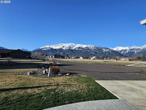 Charming home in Joseph with beautiful mountain views
