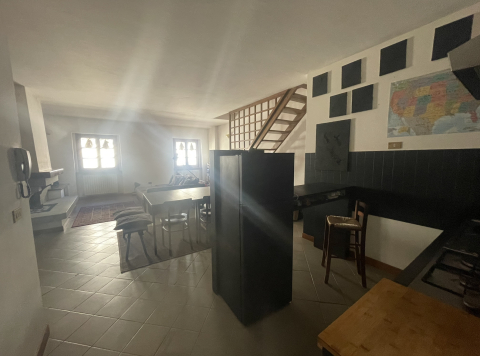 Charming two story apartment in central Italy