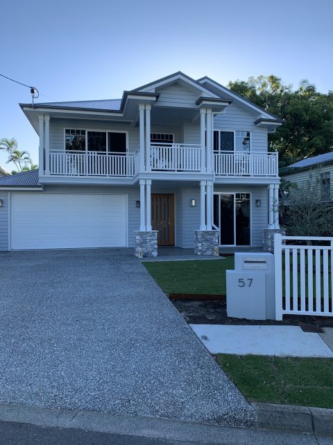 Beautiful new home. Close to all amenities. Ten-minute walk to the Brisbane River