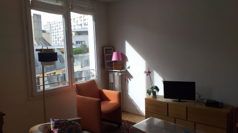 A flat in Paris, centrally located and very well served by public transport. Ideal for a family of four or a couple