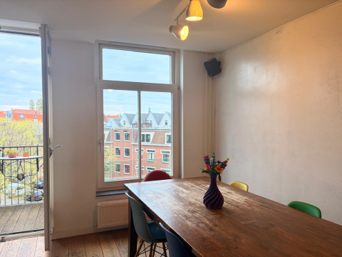 Bright duplex in the heart of the Jordaan with canal & park views