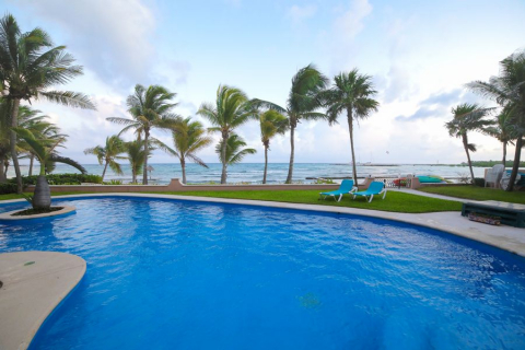 Beachfront 2 bedroom condo
