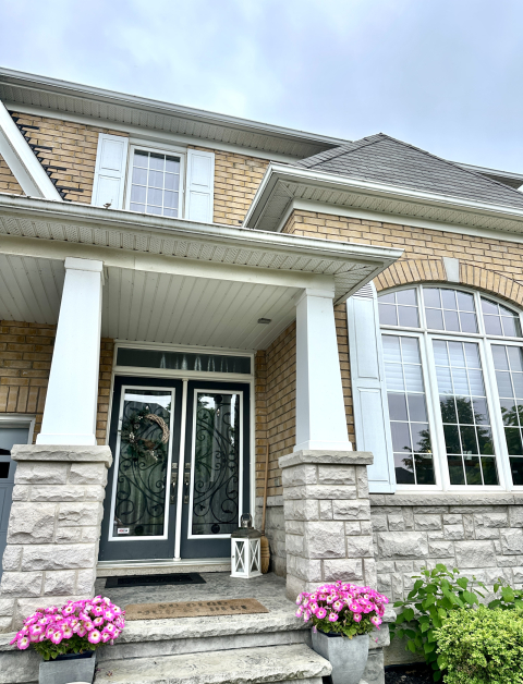 Peacefully located along Lake Ontario, between Toronto & Niagara
