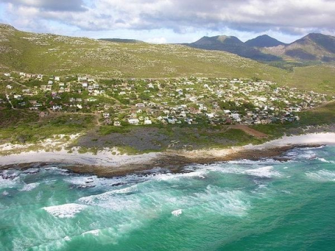 Beach house next to white surf beach with wild animals and the end of Africa around the corner. Looking for long term exchange in Asia.