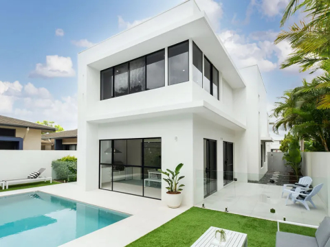 Modern home on prestigious Gold Coast golf course