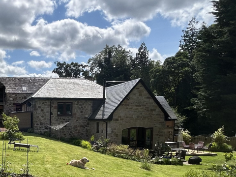 Detached mill house with Pentland Hills views. Walking distance from Rosslyn Chapel.