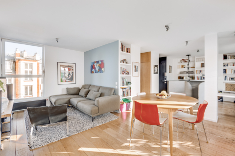 Exclusive Penthouse with Terrace and AC in the Heart of Paris — Non-Simultaneous Exchange Available Summer 2026