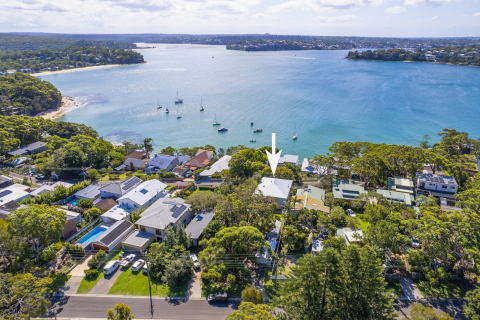 Jacksons Cottage In beautiful Bundeena near the beach.