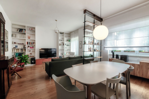 Newly renovated modern apartment near the island district!