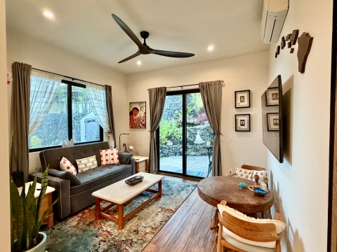 180 degree Ocean view. Modern 2 BDRM/2 bathroom