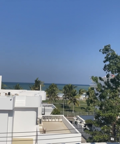 Beachfront library, playrooms, rooftop terrace, spacious villa in Muscat, Oman