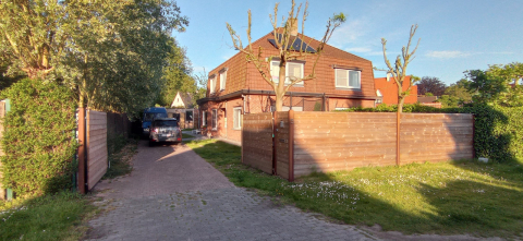 Beautiful semi-detached house in a green area, just outside the center of Bruges. (open for globe).