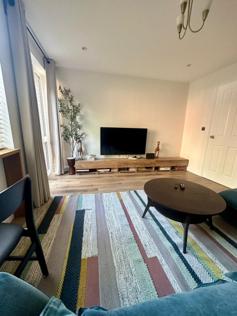 Convenient house in West London (zone2)