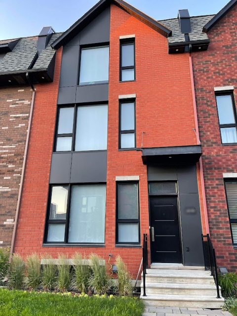 Charming townhouse ideally located in a pleasant Montreal neighbourhood