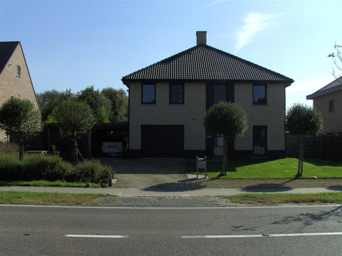 Comfortable home in center of Belgium (4 bedrms/2 bathrms)