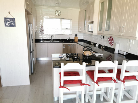 Modern family apartment close to world renowned surf spots in Jeffreys Bay