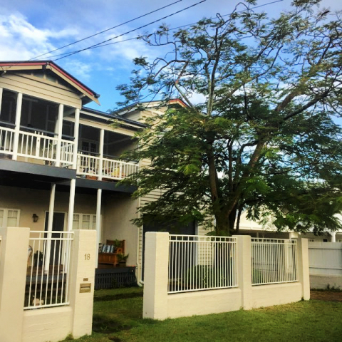 Waterfront renovated apartment - minutes from City Centre