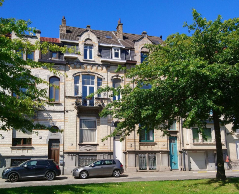 Suburbs of Brussels Duplex 2 bedrooms apartment in 1913 house with direct connectivity to Brussels center, Antwerp and close to Brussels airport