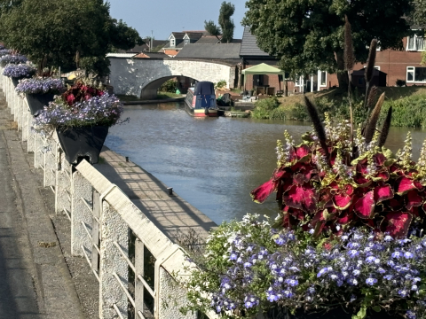 Cute Canal Cottage