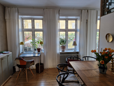 Charming old apartment (Frederiksberg) in Wonderful Copenhagen in quiet area (2 min from park.