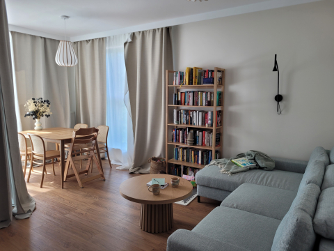 Luminoso, acogedor y confortable apartamento familiar a 5 minutos del centro de la ciudad de Poznań