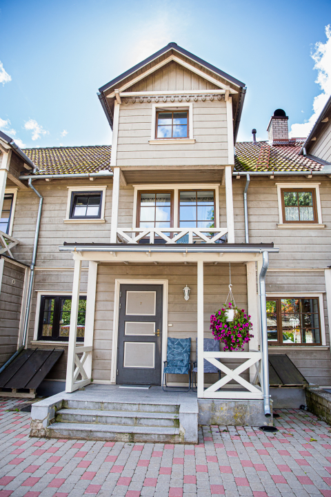 4 bedroom town house with sauna in the city 600m from the beach on an island