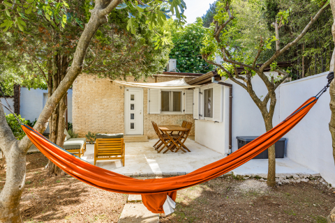 Small detached house with garden 150m from the beach