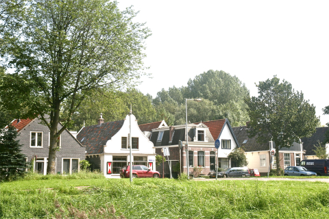 Apartment on 17th century dike in Amsterdam, 20 mins from Rijksmuseum