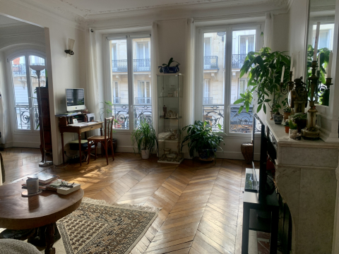 Classic Parisian apartment in the Latin Quarter - No better location!