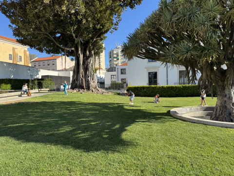 Nice cozy 2BR Flat with 3bathrooms, condo with pool and gym